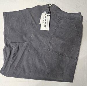 For The Republic NWT Gray Capri Wide Leg Pants!